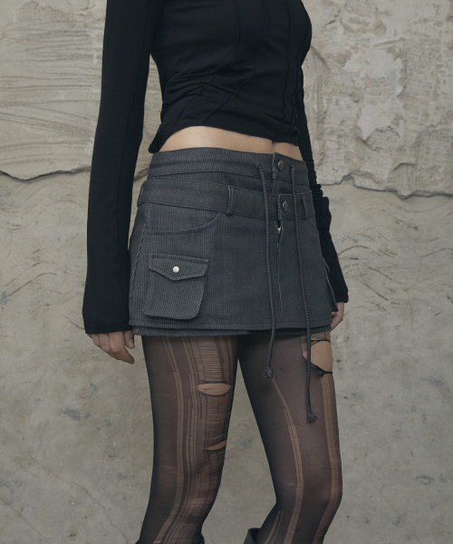 VOONT(ブント)の「Double Waist Cargo Mini Skirt (CHARCOAL)(スカート・レディース・チャコールグレー・SMALL/MEDIUM)」の9枚目の写真
