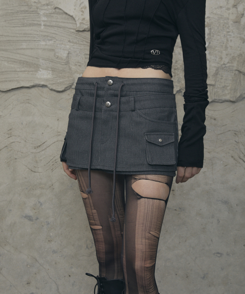 VOONT(ブント)の「Double Waist Cargo Mini Skirt (CHARCOAL)(スカート・レディース・チャコールグレー・SMALL/MEDIUM)」の10枚目の写真
