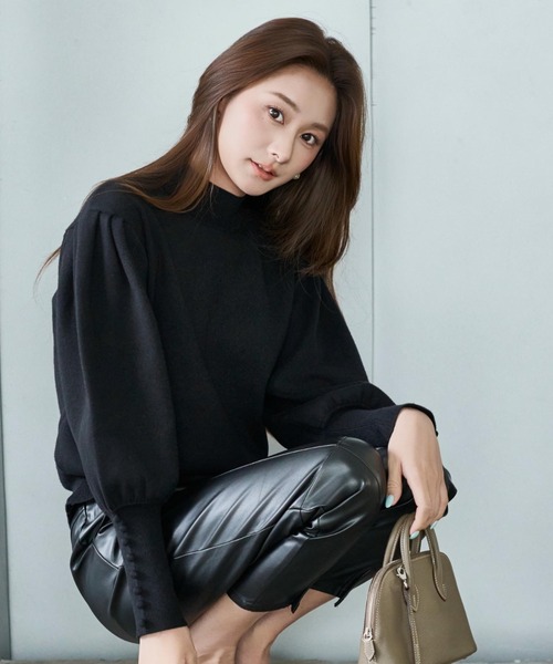 BIRTHDAY BASH(バースデイバッシュ)の「HIGH NECK VOLUME SLEEVE KNIT(ハイネックボリュームスリーブニット)(ニット/セーター・レディース・ブラック/ブルー・FREE)」の6枚目の写真