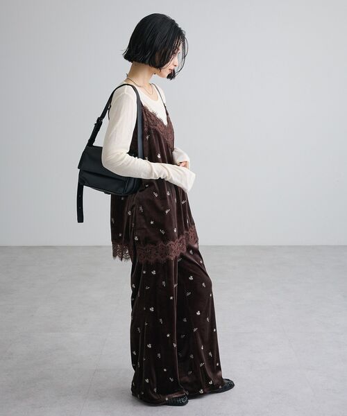Green Parks(グリーンパークス)の「ベロア刺繍ワイドパンツ(その他パンツ・レディース・ブラック/ブラウン・FREE)」の15枚目の写真