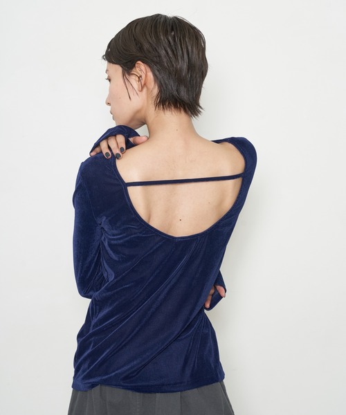 OFROOM(オフルーム)の「【2026秋冬新作】Back Open Velour Tee|バックオープンベロアTee(Tシャツ/カットソー・レディース・ネイビー/ブラック/オリーブ/アイボリー・FREE)」の17枚目の写真