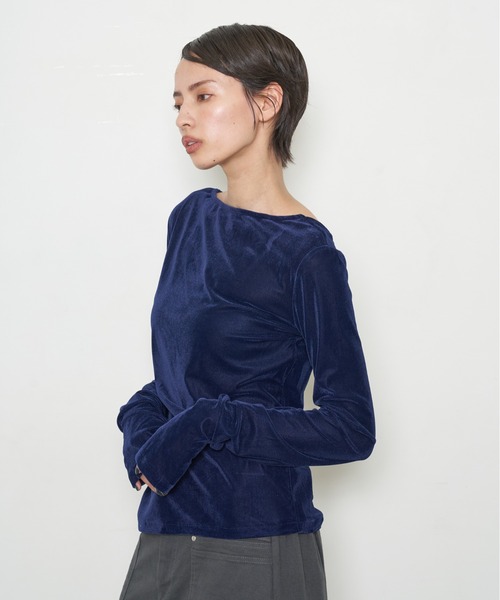 OFROOM(オフルーム)の「【2026秋冬新作】Back Open Velour Tee|バックオープンベロアTee(Tシャツ/カットソー・レディース・ネイビー/ブラック/オリーブ/アイボリー・FREE)」の22枚目の写真
