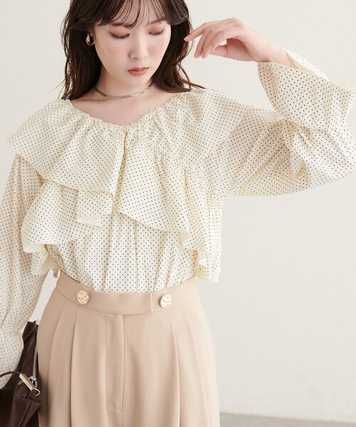 natural couture(ナチュラルクチュール)の「クロスフリルデザインブラウス(シャツ/ブラウス・レディース・ベージュ系その他/オフホワイト/サックスブルー/ホワイト系その他/ブラウン・FREE)」の2枚目の写真