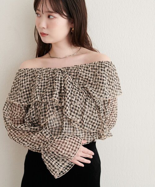 natural couture(ナチュラルクチュール)の「クロスフリルデザインブラウス(シャツ/ブラウス・レディース・ベージュ系その他/オフホワイト/サックスブルー/ホワイト系その他/ブラウン・FREE)」の4枚目の写真