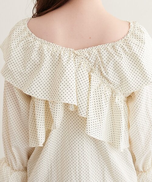 natural couture(ナチュラルクチュール)の「クロスフリルデザインブラウス(シャツ/ブラウス・レディース・ベージュ系その他/オフホワイト/サックスブルー/ホワイト系その他/ブラウン・FREE)」の14枚目の写真