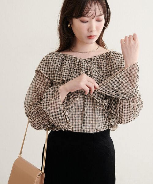 natural couture(ナチュラルクチュール)の「クロスフリルデザインブラウス(シャツ/ブラウス・レディース・ベージュ系その他/オフホワイト/サックスブルー/ホワイト系その他/ブラウン・FREE)」の20枚目の写真