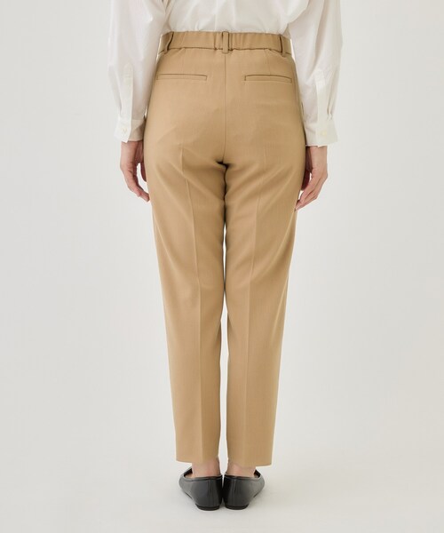 INDIVI(インディヴィ)の「【新作!褒められパンツ/洗濯機OK】すっきりテーパードパンツ(その他パンツ・レディース・ブラック系1/キャメル/ブラック・15 /13/05/40/38/19/36)」の20枚目の写真