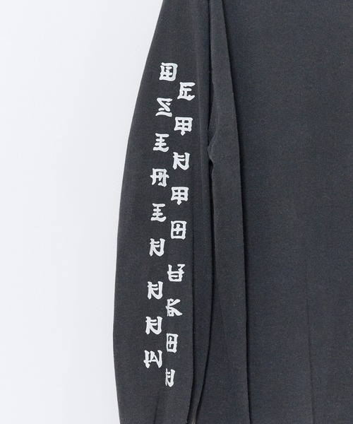 Liberaiders(リベレイダース)の「Liberaiders/リベレイダース DRAGON L/S TEE ドラゴン 長袖Tシャツ ロンT クルーネック アームプリント バックプリント グラフィック ストリート ヴィンテージライク 2026年秋冬 秋服 冬服(Tシャツ/カットソー・メンズ・ホワイト/ブラック・M/L/XL)」の11枚目の写真