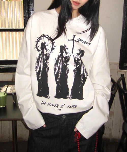 lilful(リルフル)の「【26年秋冬新作】ヴィンテージライククロスグラフィックロンT(Tシャツ/カットソー・メンズ・ホワイト/ブラック・M)」の1枚目の写真