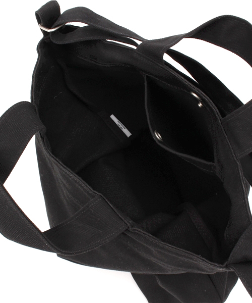 BAGGU（バグー）の「DUCK PACK（BAGGU）（ショルダーバッグ・レディース・ブラック/ホワイト/ブラウン/インディゴブルー/アイボリー・FREE）」の11枚目の写真