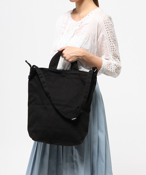 BAGGU（バグー）の「DUCK PACK（BAGGU）（ショルダーバッグ・レディース・ブラック/ホワイト/ブラウン/インディゴブルー/アイボリー・FREE）」の7枚目の写真