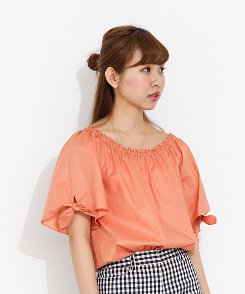 NATURAL BEAUTY BASIC（ナチュラルビューティーベーシック）の「【JJ6月号掲載 JJ×NBBコラボ商品】シャーリングブラウス（シャツ/ブラウス・レディース・ホワイト系その他/カーキ/オレンジ・SMALL/MEDIUM）」の3枚目の写真