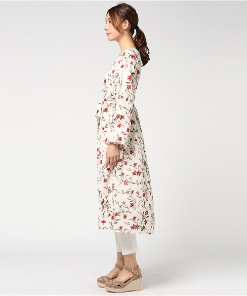 VENCEEXCHANGE（ヴァンスエクスチェンジ）の「ジョーゼット花柄プリントガウン（ワンピース・レディース・オフホワイト/ダークブルー・MEDIUM）」の4枚目の写真