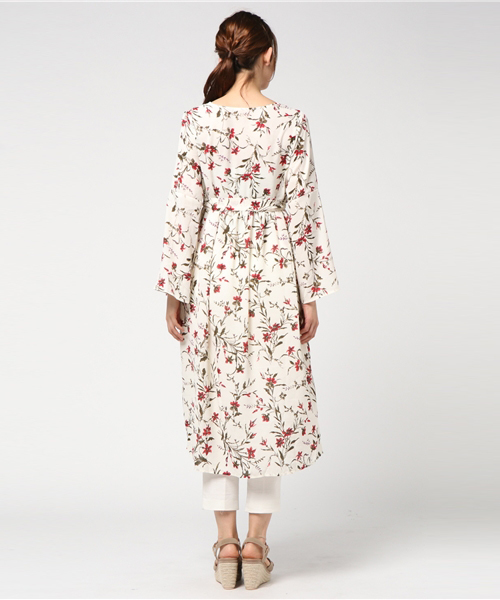 VENCEEXCHANGE（ヴァンスエクスチェンジ）の「ジョーゼット花柄プリントガウン（ワンピース・レディース・オフホワイト/ダークブルー・MEDIUM）」の5枚目の写真