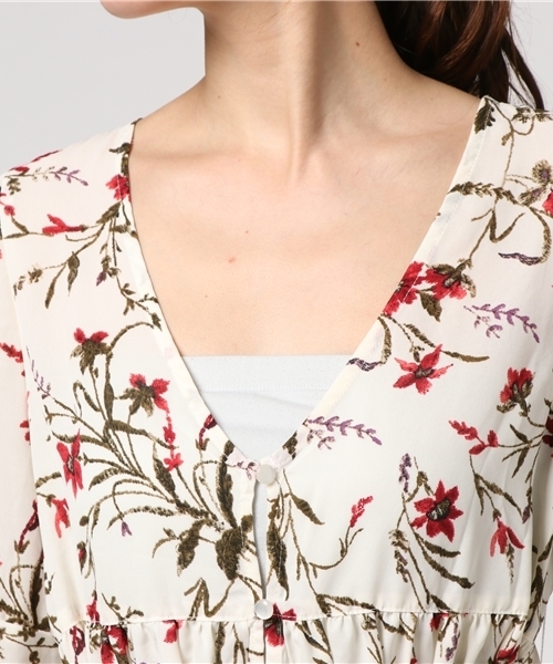 VENCEEXCHANGE（ヴァンスエクスチェンジ）の「ジョーゼット花柄プリントガウン（ワンピース・レディース・オフホワイト/ダークブルー・MEDIUM）」の6枚目の写真