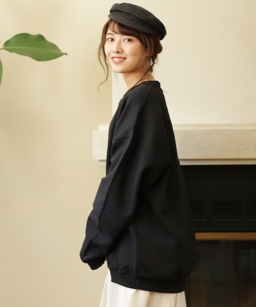 EMMA NOVEMBER　（エマノーヴェンバー）の「ビッグシルエット ドロップショルダー クルー スウェット（スウェット・レディース・ホワイト/レッド/ブラック/ネイビー/グレー/ダークグリーン/ダークブラウン/ピンク/パープル/セージグリーン/マルーン/オレンジ/ライトブルー/ゴールド/ミント・FREE/1/2）」の2枚目の写真