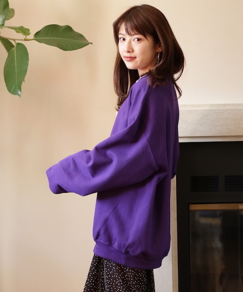 EMMA NOVEMBER　（エマノーヴェンバー）の「ビッグシルエット ドロップショルダー クルー スウェット（スウェット・レディース・ホワイト/レッド/ブラック/ネイビー/グレー/ダークグリーン/ダークブラウン/ピンク/パープル/セージグリーン/マルーン/オレンジ/ライトブルー/ゴールド/ミント・FREE/1/2）」の10枚目の写真