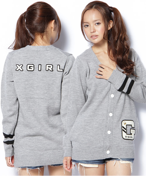 X-girl（エックスガール）の「PREP KNIT CARDIGAN（カーディガン/ボレロ・レディース・アッシュグレー/レッド/ネイビー・1/2）」の2枚目の写真