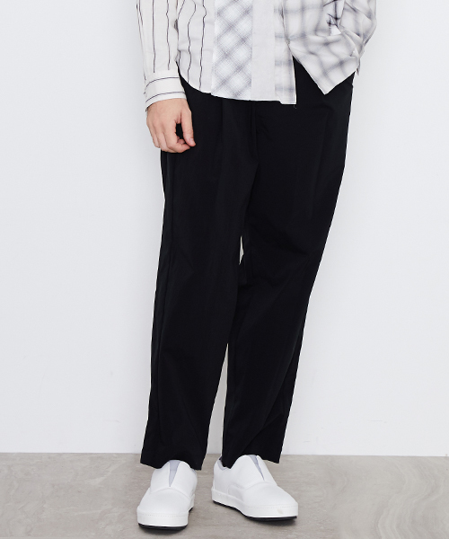 UNITED TOKYO（ユナイテッドトウキョウ）の「リラックスパンツ（スラックス・メンズ・ブラック/ネイビー/キャメル/カーキ・2/1/3）」の2枚目の写真