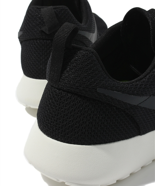 NIKE（ナイキ）の「ROSHE RUN ローシ ラン（スニーカー・メンズ・ブラック/グレー/レッド・26.5cm/27cm/27.5cm/28cm/28.5cm）」の9枚目の写真