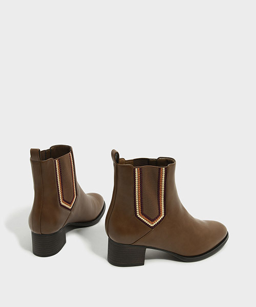 CHARLES & KEITH(チャールズ & キース)の「エンベリッシュドチェルシーカフブーツ / EMBELLISHED CHELSEA CALF BOOTS(ブーツ・レディース・ブラウン・22.5cm/23.5cm/23cm/24.5cm/25cm)」の5枚目の写真