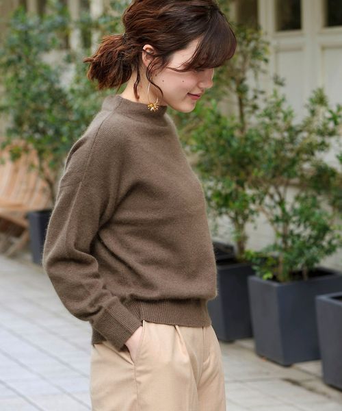 le.coeur blanc（ルクールブラン）の「フェレットタッチボトルネックニット（ニット/セーター・レディース・ネイビー/グレー/ブラウン/ピンクベージュ/モカ/ラベンダー・38）」の18枚目の写真