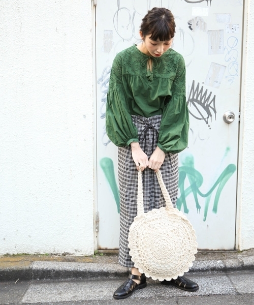 LOWRYS FARM(ローリーズファーム)の「カットワークソデボリュームブラウス 784104(シャツ/ブラウス・レディース・ブラック/グリーン/オフホワイト・MEDIUM/LARGE)」の6枚目の写真