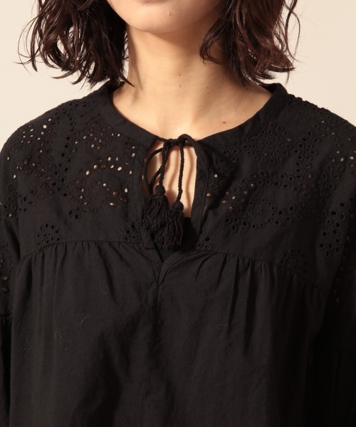 LOWRYS FARM(ローリーズファーム)の「カットワークソデボリュームブラウス 784104(シャツ/ブラウス・レディース・ブラック/グリーン/オフホワイト・MEDIUM/LARGE)」の5枚目の写真