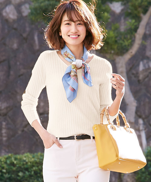 Pierrot(ピエロ)の「Vネックとボートネックから選べる綿混リブニット(ニット/セーター・レディース・ブラック/ネイビー/レッド/パープル/ピンク/杢グレー/アイボリー/ベージュ系その他/ブルー/イエロー/ミント/マスタード/グリーン系その他/オレンジ系その他/グリーン系その他2/ブルー系その他3/オレンジ系その他2/ブラック系その他/ピンク系その他/ベージュ系その他2/ブルー系その他4/グレー系その他/ブルー系その他/ホワイト系その他2/ブルー系その他2/ブルー系その他5/ブラウン/ホワイト系その他/ブラウン系その他/イエロー系その他/ホワイト系その他3・M/L)」の11枚目の写真