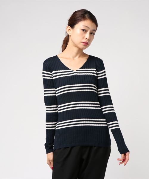 Pierrot(ピエロ)の「Vネックとボートネックから選べる綿混リブニット(ニット/セーター・レディース・ブラック/ネイビー/レッド/パープル/ピンク/杢グレー/アイボリー/ベージュ系その他/ブルー/イエロー/ミント/マスタード/グリーン系その他/オレンジ系その他/グリーン系その他2/ブルー系その他3/オレンジ系その他2/ブラック系その他/ピンク系その他/ベージュ系その他2/ブルー系その他4/グレー系その他/ブルー系その他/ホワイト系その他2/ブルー系その他2/ブルー系その他5/ブラウン/ホワイト系その他/ブラウン系その他/イエロー系その他/ホワイト系その他3・M/L)」の22枚目の写真