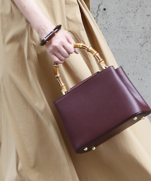 Tiara（ティアラ）の「Andrea Cardone/バンブーハンドル2WAYバッグ（ハンドバッグ・レディース・ブラック/ベージュ系その他/キャメル/ボルドー・FREE）」の4枚目の写真