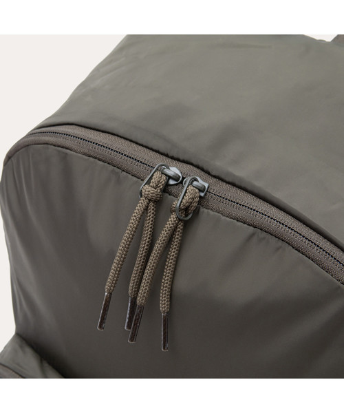 AIGLE（エーグル）の「パッカエアバックパック（バックパック/リュック・メンズ・マジェンタ/ダークネイビー/カーキ・FREE）」の14枚目の写真