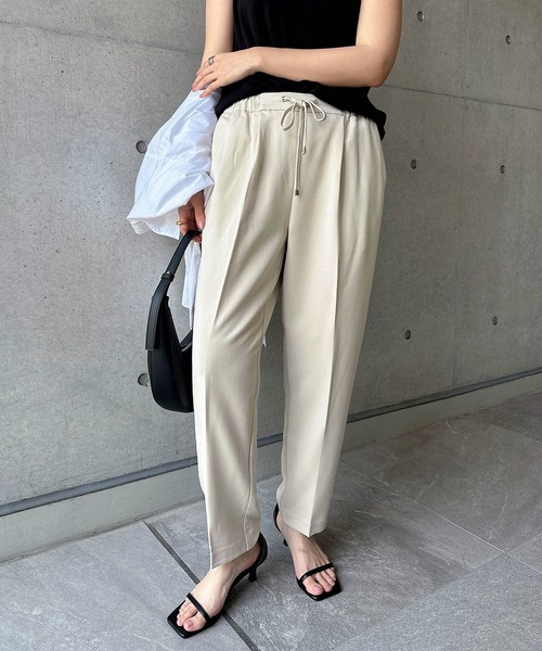 andme（アンドミー）の「【13色展開】きれいめツイル美脚ドローストリングテーパードパンツ（スラックス・レディース・ブラック/ネイビー/オフホワイト/モカ/ベージュ系その他/ダークカーキ/ベージュ系その他2/ラベンダー/ライトカーキ/テラコッタ/ブルー/ベージュ系その他3/マスタード/グリーン系その他/ピンク/グレイッシュベージュ/ブルー系その他・S/M/L/XL）」の19枚目の写真