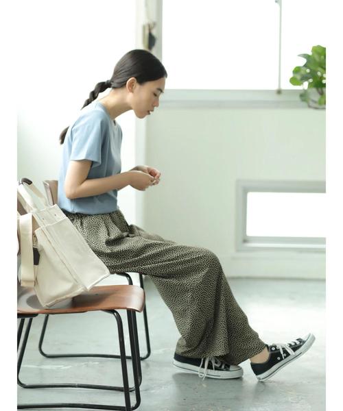 AMERICAN HOLIC（アメリカンホリック）の「とろみタックワイドパンツ＊（その他パンツ・レディース・チャコールグレー/ネイビー/ブラウン/モカ/ベージュ系その他/ブルー系その他/ドット/ベージュ系その他3・L/M）」の21枚目の写真