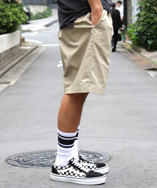 Dickies（ディッキーズ）の「Dickies/ディッキーズ TCtwill two tucked wide short pants（チノパンツ・メンズ・ブラック/ベージュ・30inch）」の3枚目の写真