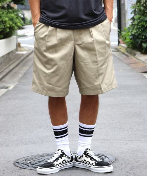 Dickies（ディッキーズ）の「Dickies/ディッキーズ TCtwill two tucked wide short pants（チノパンツ・メンズ・ブラック/ベージュ・30inch）」の15枚目の写真