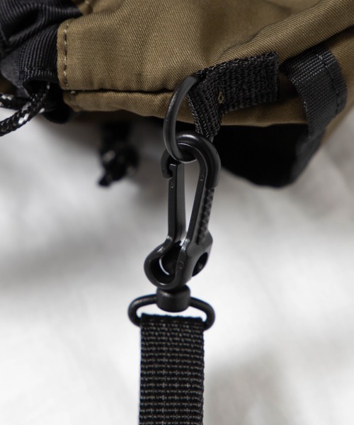 WEGO（ウィゴー）の「WEGO/ミリタリー2WAY巾着バッグ（ショルダーバッグ・メンズ・ブラック/カーキ/キャメル・FREE）」の18枚目の写真