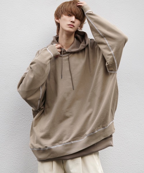 anown(アノン)の「ドルマンスリーブステッチ配色ビッグ裏毛スウェット【ファッションインフルエンサー tai×anown 限定コラボ】(スウェット・メンズ・ホワイト/ブラック/モカ/ブルー系その他/グリーン系その他/ラベンダー/ネイビー・M/L/XL)」の3枚目の写真