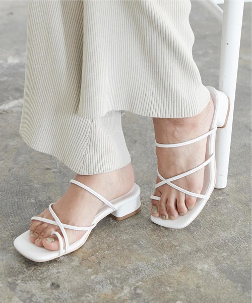 titivate(ティティベイト)の「シンプルストラップミュールサンダル(サンダル・レディース・ブラック/ライトベージュ/ホワイト/ブルー・L/M/LL/S)」の14枚目の写真