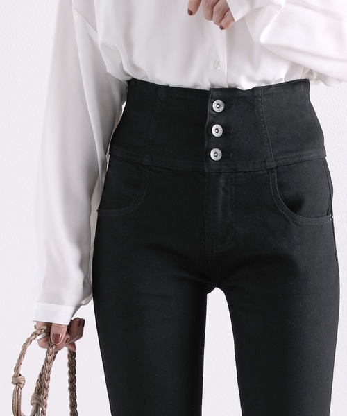 classicalelf（クラシカルエルフ）の「ハイウエスト3連ボタン無地ストレッチスキニーデニムパンツ(フルレングス)（デニムパンツ・レディース・ブラック/インディゴブルー/ケミカルウォッシュ・SMALL/MEDIUM/LARGE/X-LARGE/X-SMALL）」の6枚目の写真