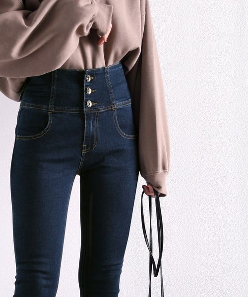 classicalelf（クラシカルエルフ）の「ハイウエスト3連ボタン無地ストレッチスキニーデニムパンツ(フルレングス)（デニムパンツ・レディース・ブラック/インディゴブルー/ケミカルウォッシュ・SMALL/MEDIUM/LARGE/X-LARGE/X-SMALL）」の5枚目の写真