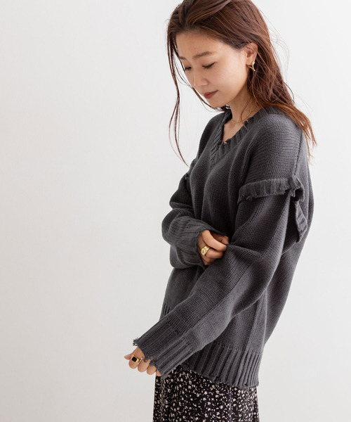 Newlyme(ニューリーミー)の「ダメージVネックニット【R】(ニット/セーター・レディース・チャコールグレー/ベージュ/パープル・M-L)」の8枚目の写真