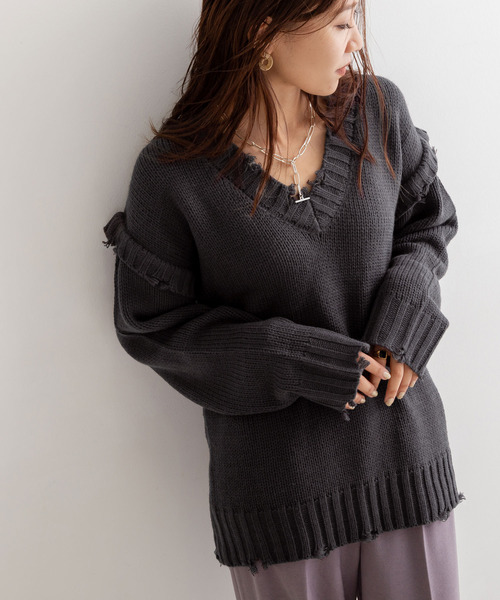 Newlyme(ニューリーミー)の「ダメージVネックニット【R】(ニット/セーター・レディース・チャコールグレー/ベージュ/パープル・M-L)」の18枚目の写真