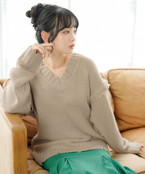 Newlyme(ニューリーミー)の「ダメージVネックニット【R】(ニット/セーター・レディース・チャコールグレー/ベージュ/パープル・M-L)」の20枚目の写真