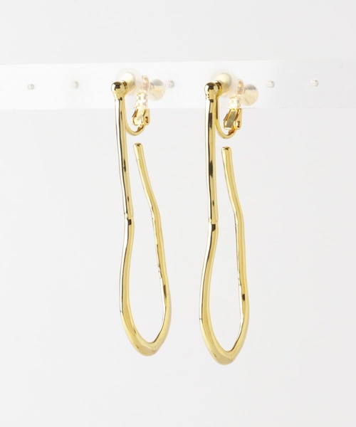 SMELLY(スメリー)の「タテナガラインメタルイヤリング(イヤリング・レディース・ゴールド・-)」の2枚目の写真