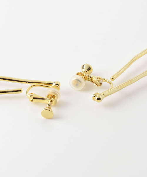 SMELLY(スメリー)の「タテナガラインメタルイヤリング(イヤリング・レディース・ゴールド・-)」の3枚目の写真