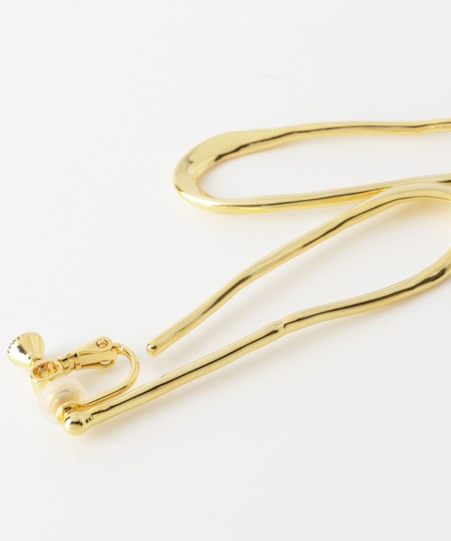 SMELLY(スメリー)の「タテナガラインメタルイヤリング(イヤリング・レディース・ゴールド・-)」の4枚目の写真