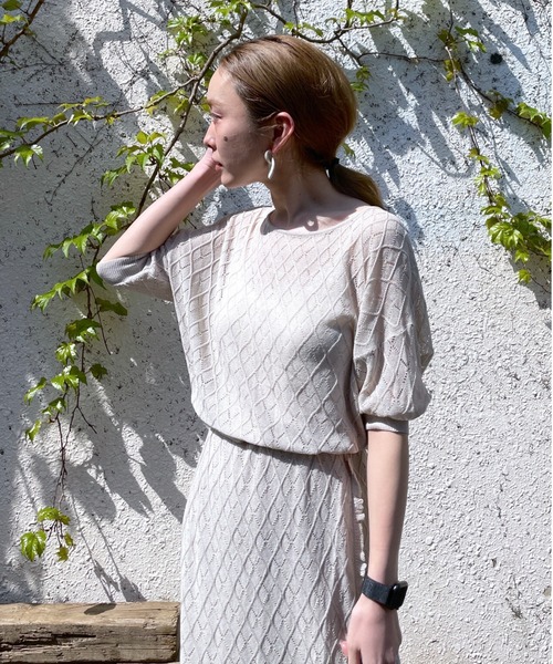 LAVEANGE(ラビアンジェ)の「透かし編みニットプルオーバー(ニット/セーター・レディース・ブラック/アイボリー/ボルドー・M)」の2枚目の写真