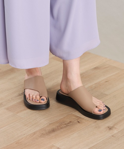 Fabby fabby（ファビィーファビィー）の「トング厚底フラットサンダル（サンダル・レディース・ホワイト/ベージュ/ブラック・MEDIUM/SS/LARGE/SMALL）」の3枚目の写真