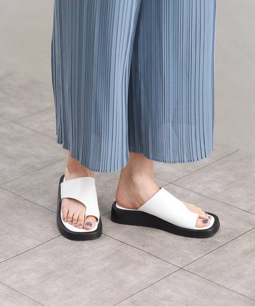 Fabby fabby（ファビィーファビィー）の「トング厚底フラットサンダル（サンダル・レディース・ホワイト/ベージュ/ブラック・MEDIUM/SS/LARGE/SMALL）」の22枚目の写真